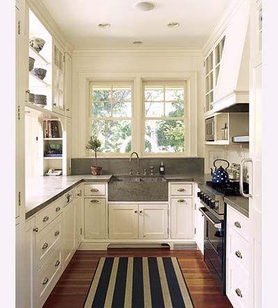 Keep​ traffic flow clear by⁢ organizing pathways in your​ galley kitchen