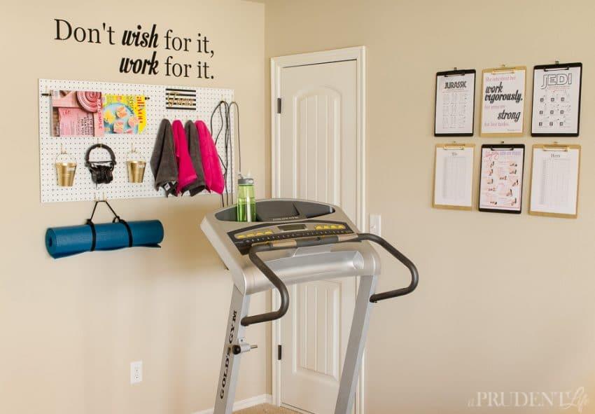 Transform a corner into a mini workout space in your teen bedroom