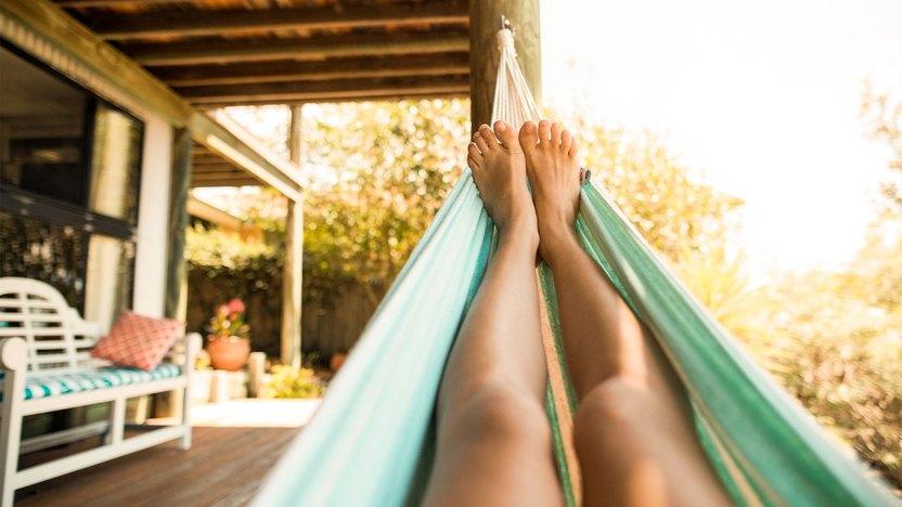 Hang a hammock for‍ ultimate relaxation on‍ your screened porch