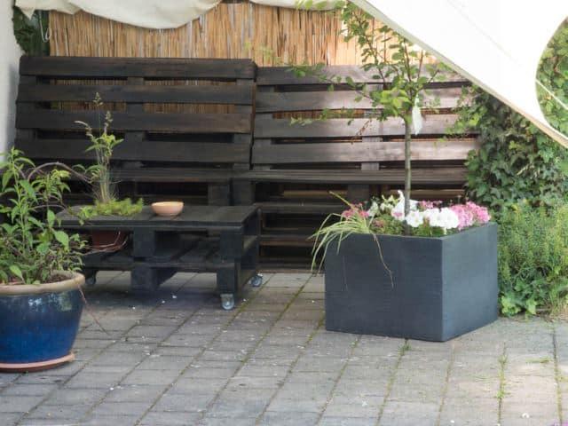 Choose a rustic theme by staining your pallet garden for a charming effect