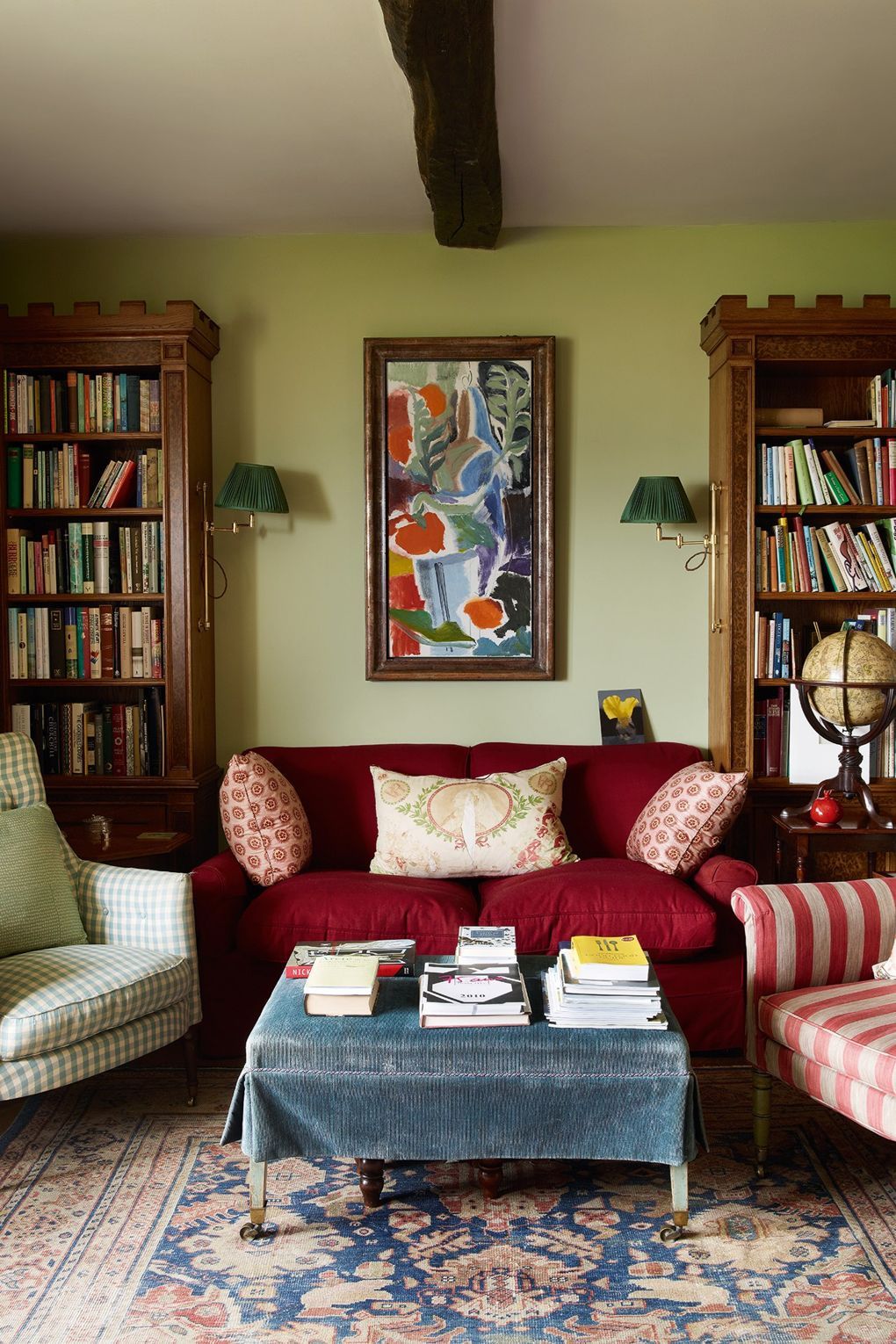 How red sofa adds flavor to your room