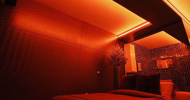 Bedroom Trend:⁣ Use​ ambient lighting to enhance mood