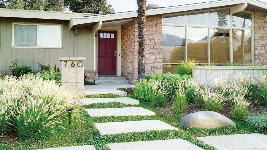 Use decorative stones to add texture and interest in front ‌yard landscaping