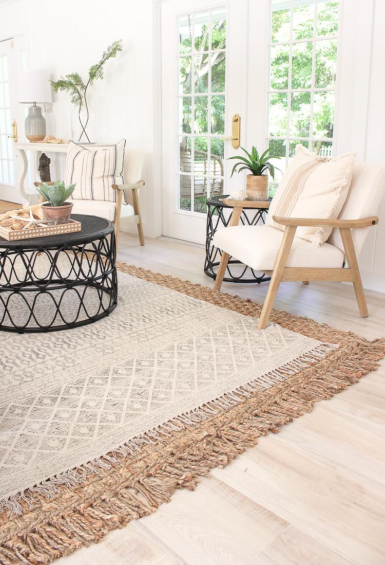 Layer textured⁤ rugs to add warmth to your living room space