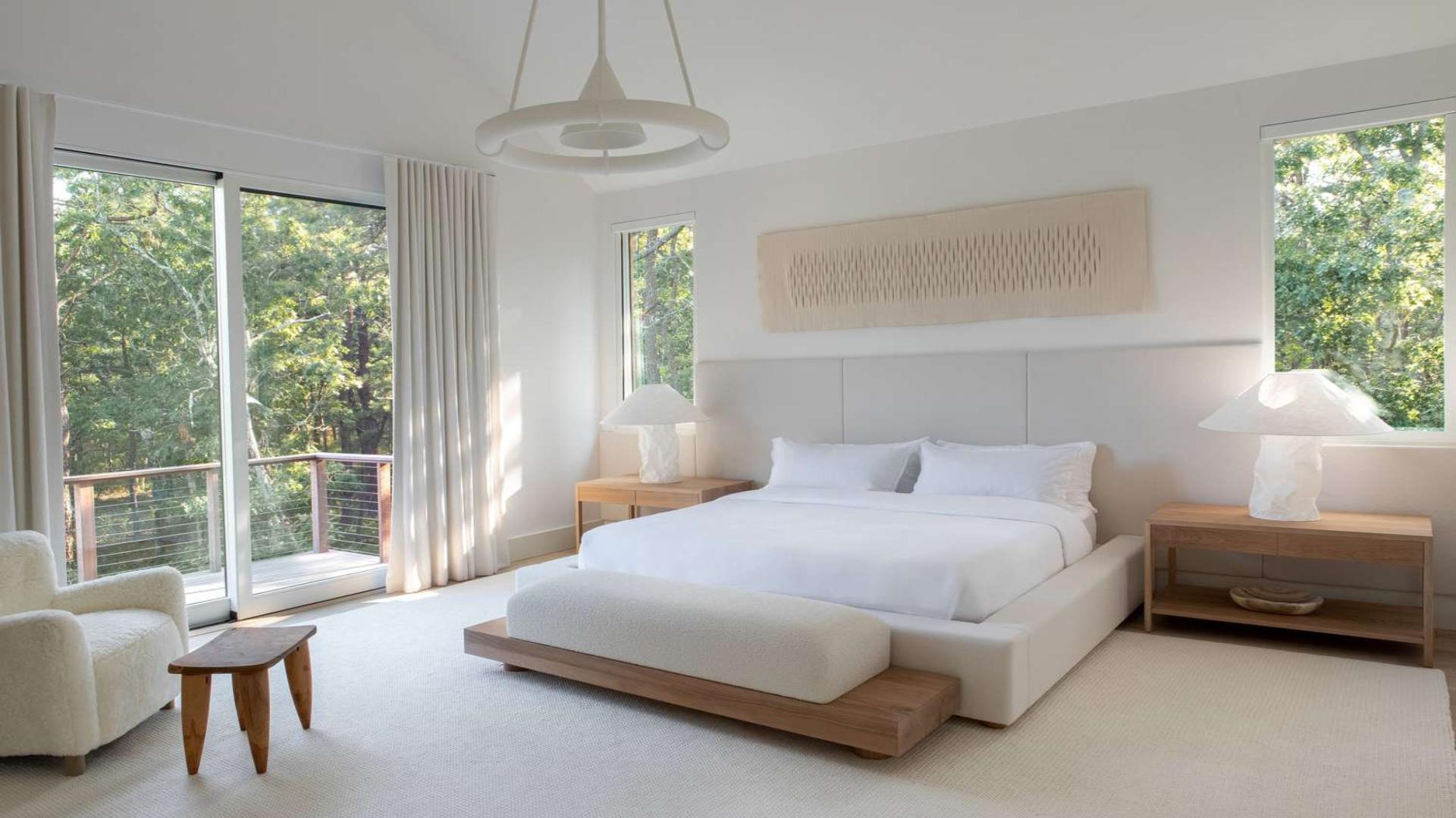 Embrace negative space to highlight your minimalist bedrooms elegance