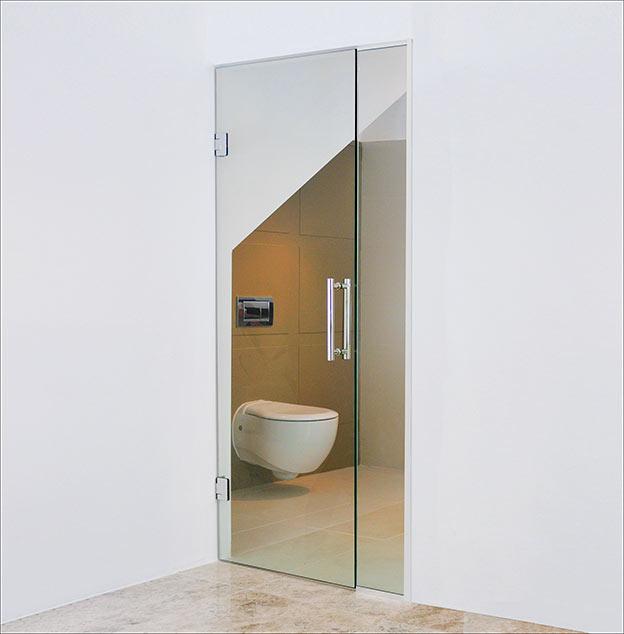 Select clear ‍glass shower ‌doors to ⁤maintain​ openness in ‍narrow bathrooms