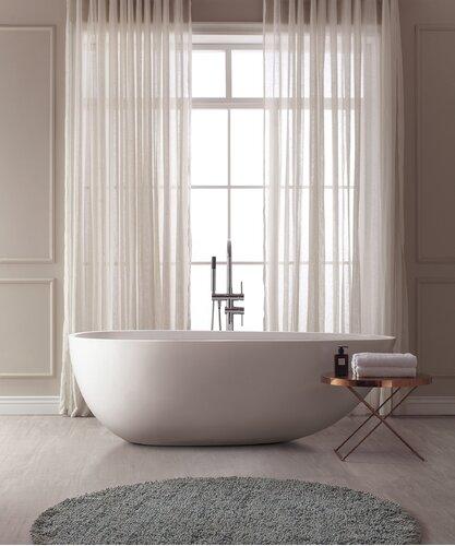 Maximize natural light with sheer ⁢window ​treatments in ⁣your narrow bathroom