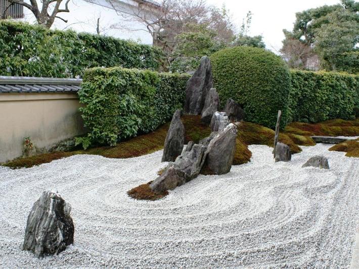 Serene rocks can ⁤define pathways​ in your Zen Garden,‍ grounding the space beautifully