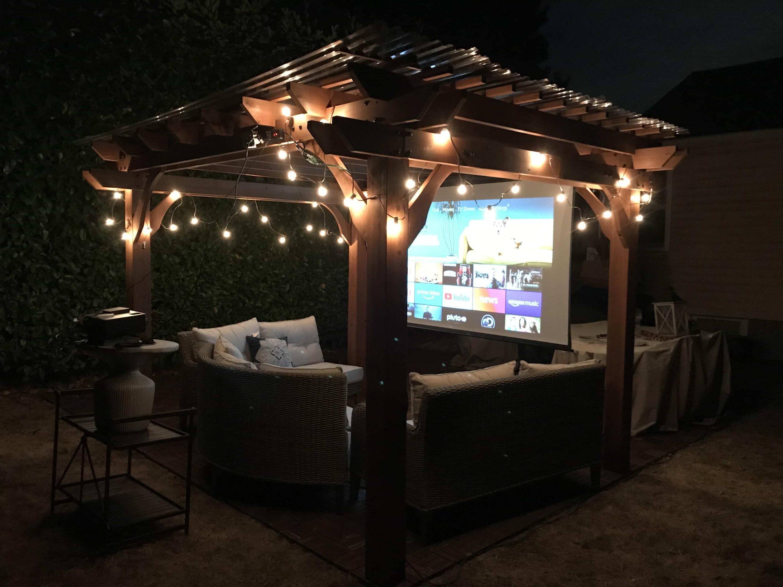 Utilize a projector for movie nights on⁤ your ⁣screened porch under ⁣the stars