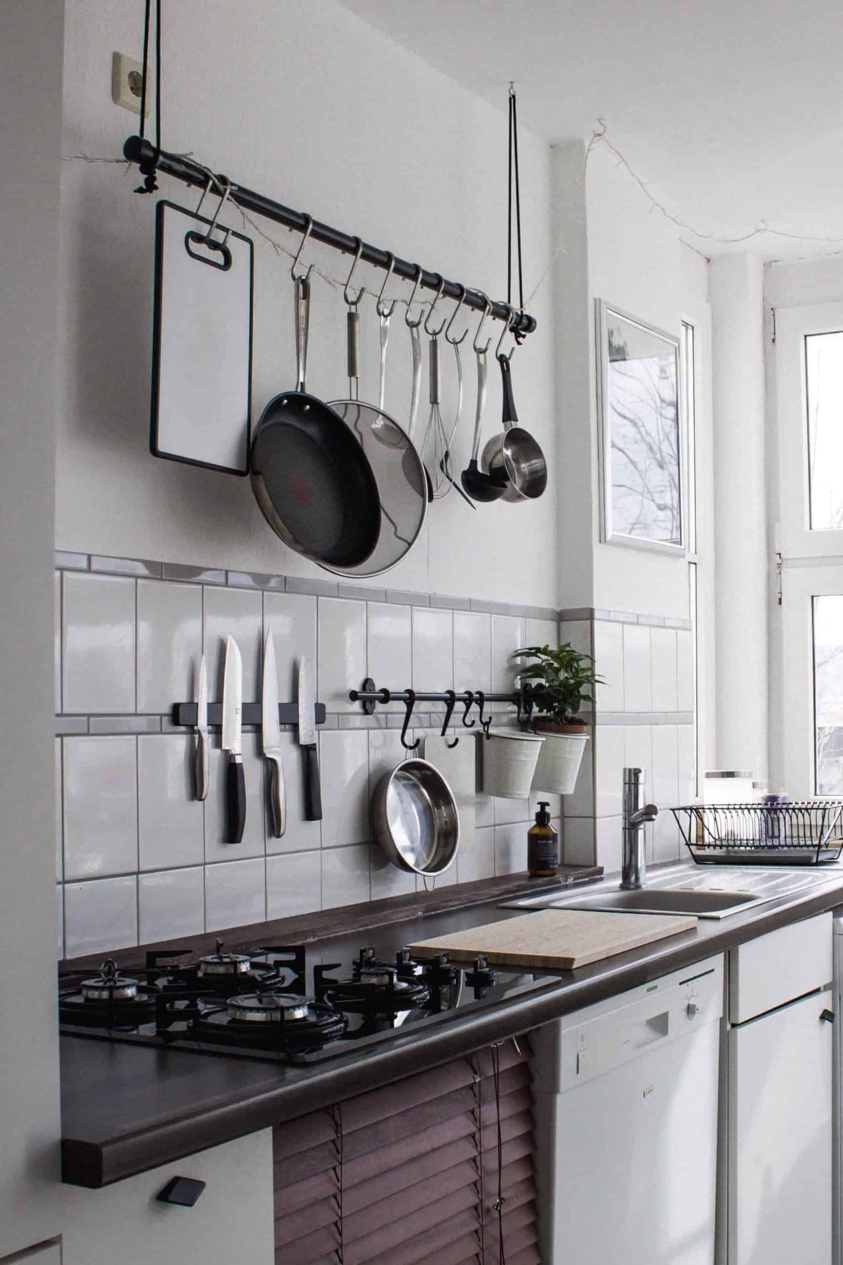 Hang⁣ pots⁢ and pans from a⁤ rack for easy access in your galley kitchen