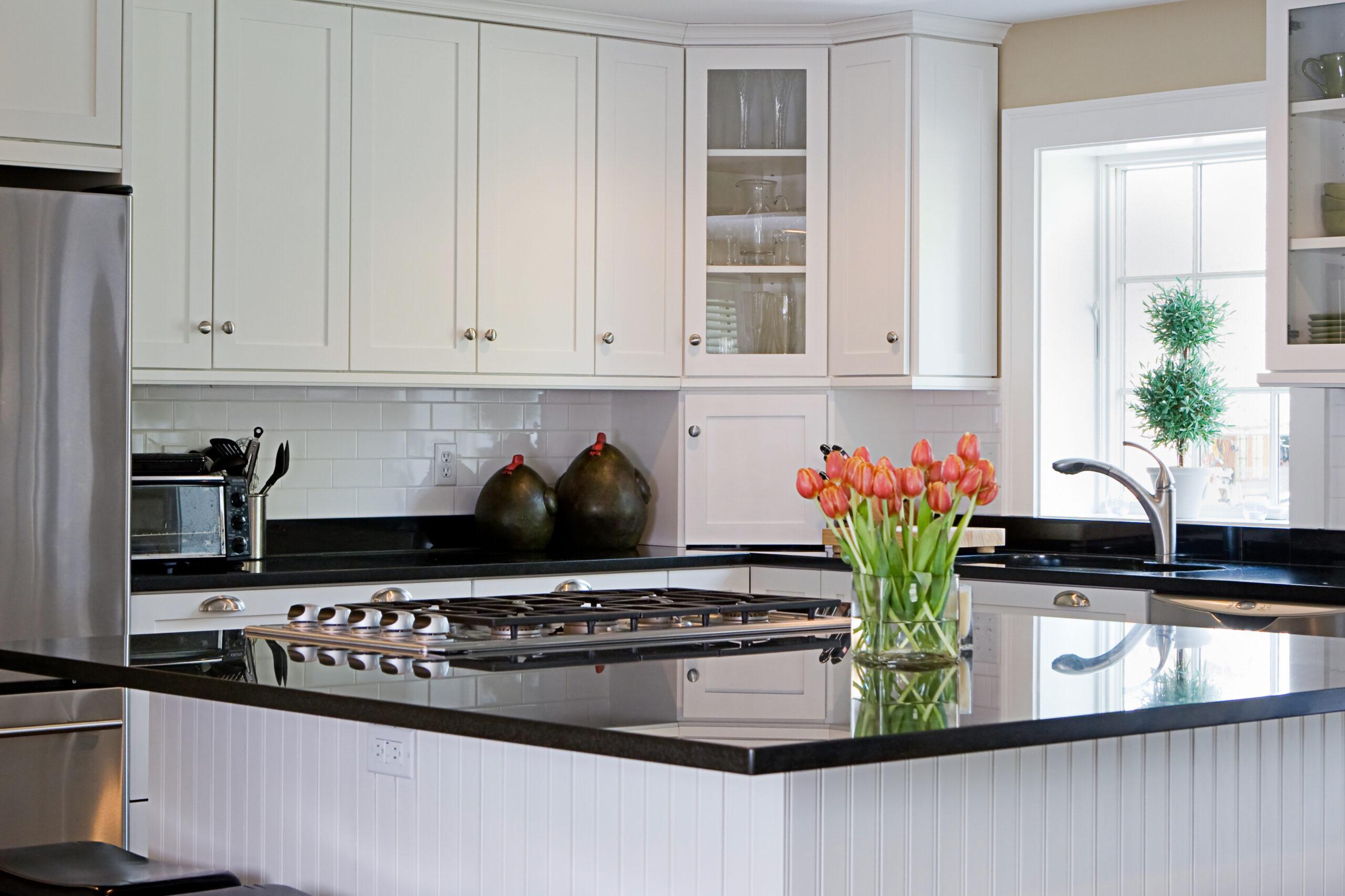 Multi-functional Kitchen Islands double as prep areas and ‌dining spaces for versatility