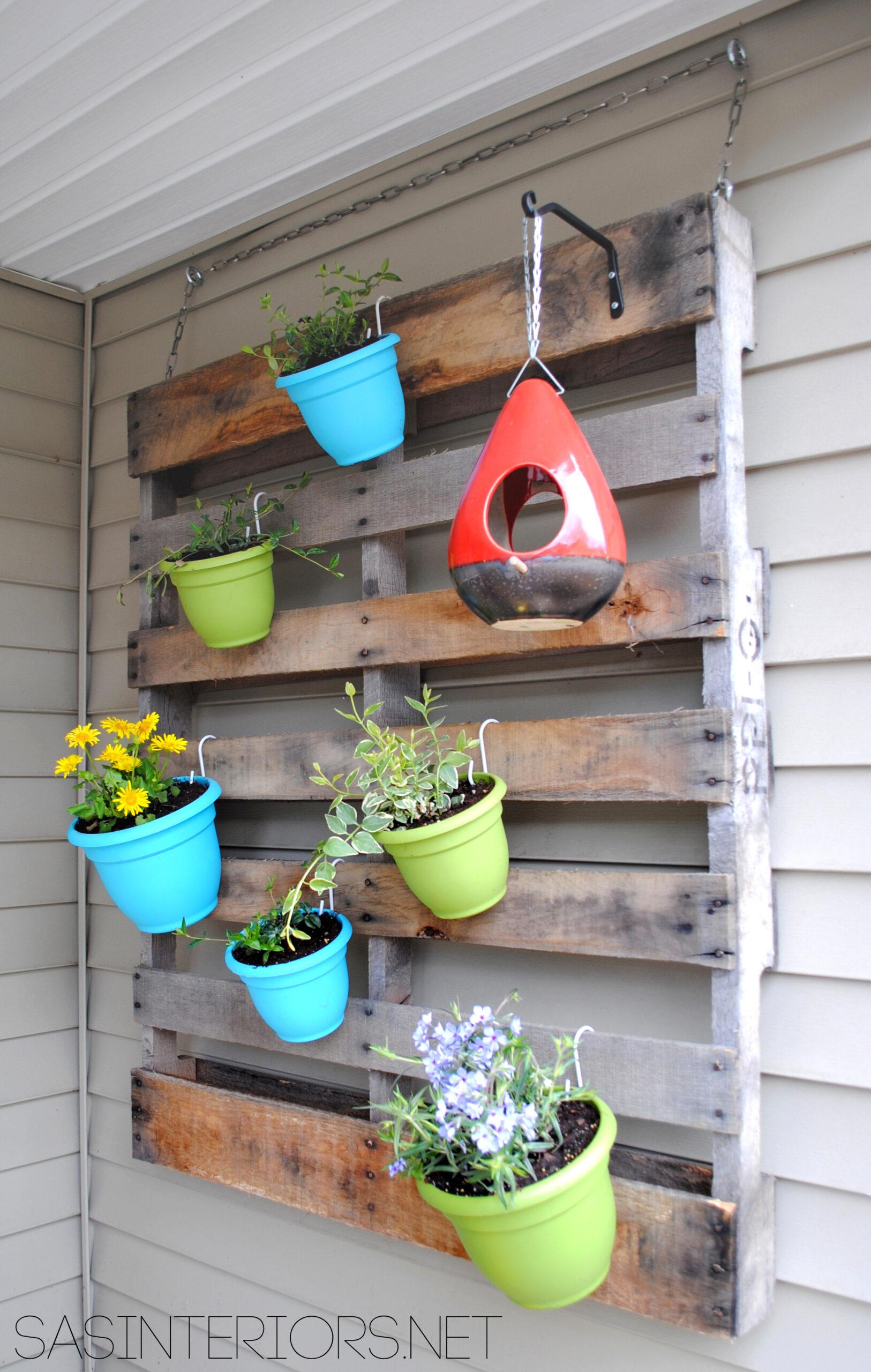 Flower Wall Pallet Garden: Transform ‍a drab wall into a⁢ stunning floral display with pallets