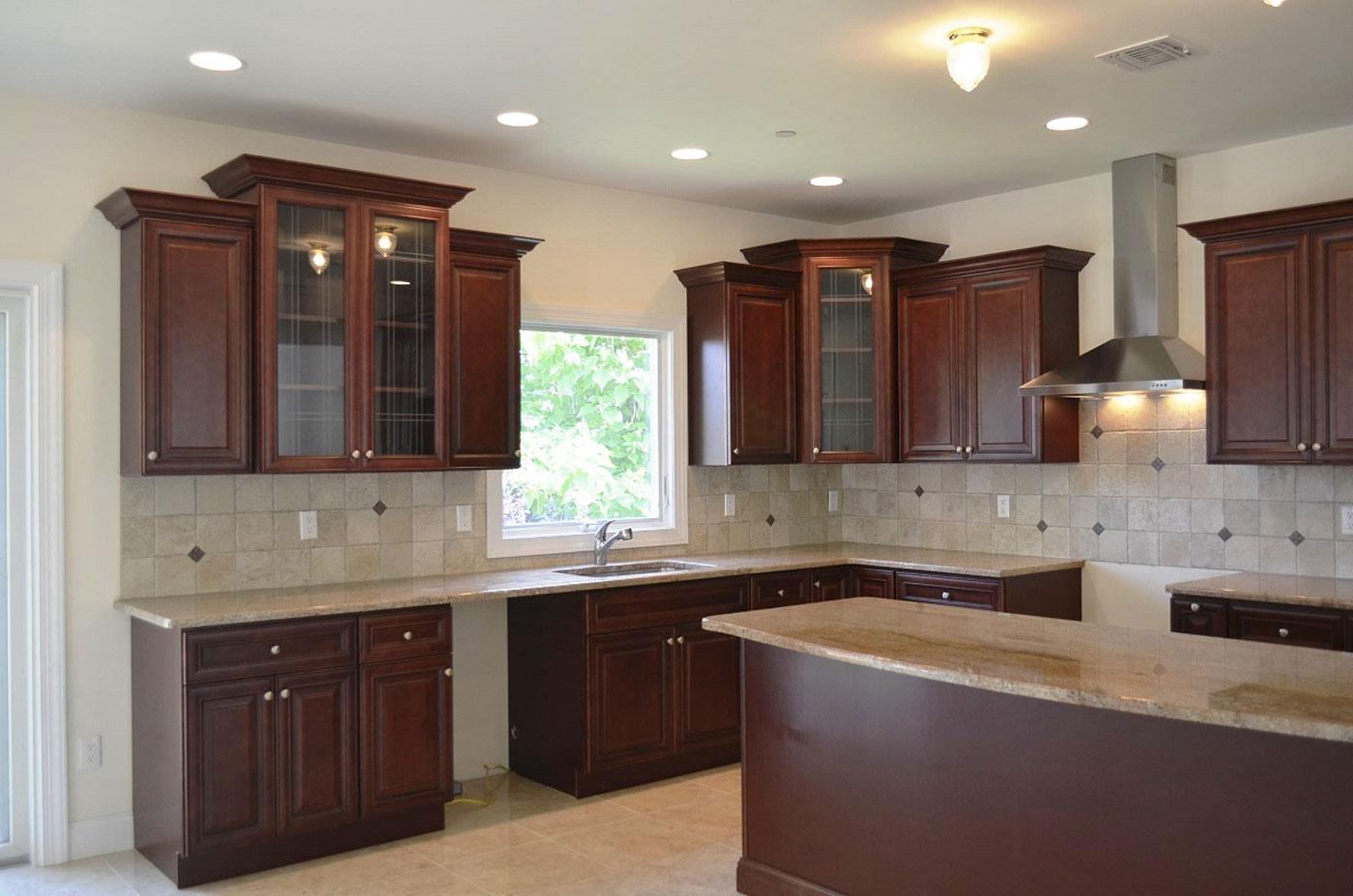 Mix materials like wood ‍and metal ​to add texture to your​ Burgundy Kitchen