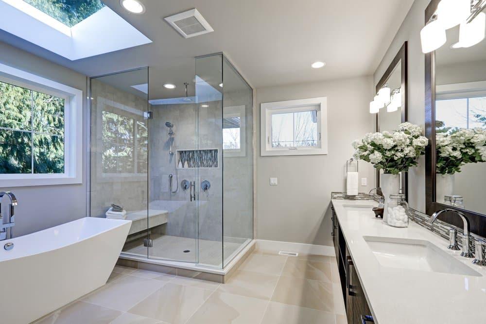 Install recessed ⁢lighting to ‍create‌ an airy feel ⁢in narrow bathrooms