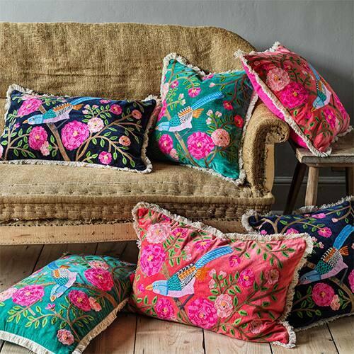 Add a‌ pop of color with vibrant cushions in your living room