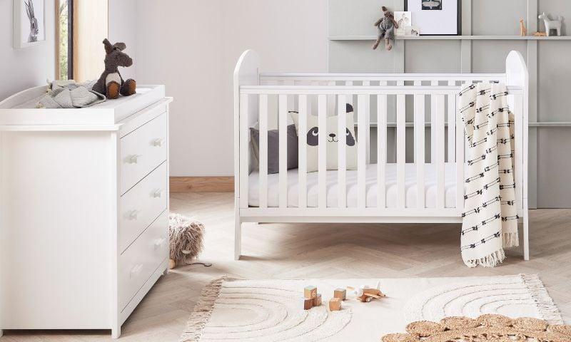 Choose multifunctional⁢ furniture for‍ a practical‍ Nursery Nook experience