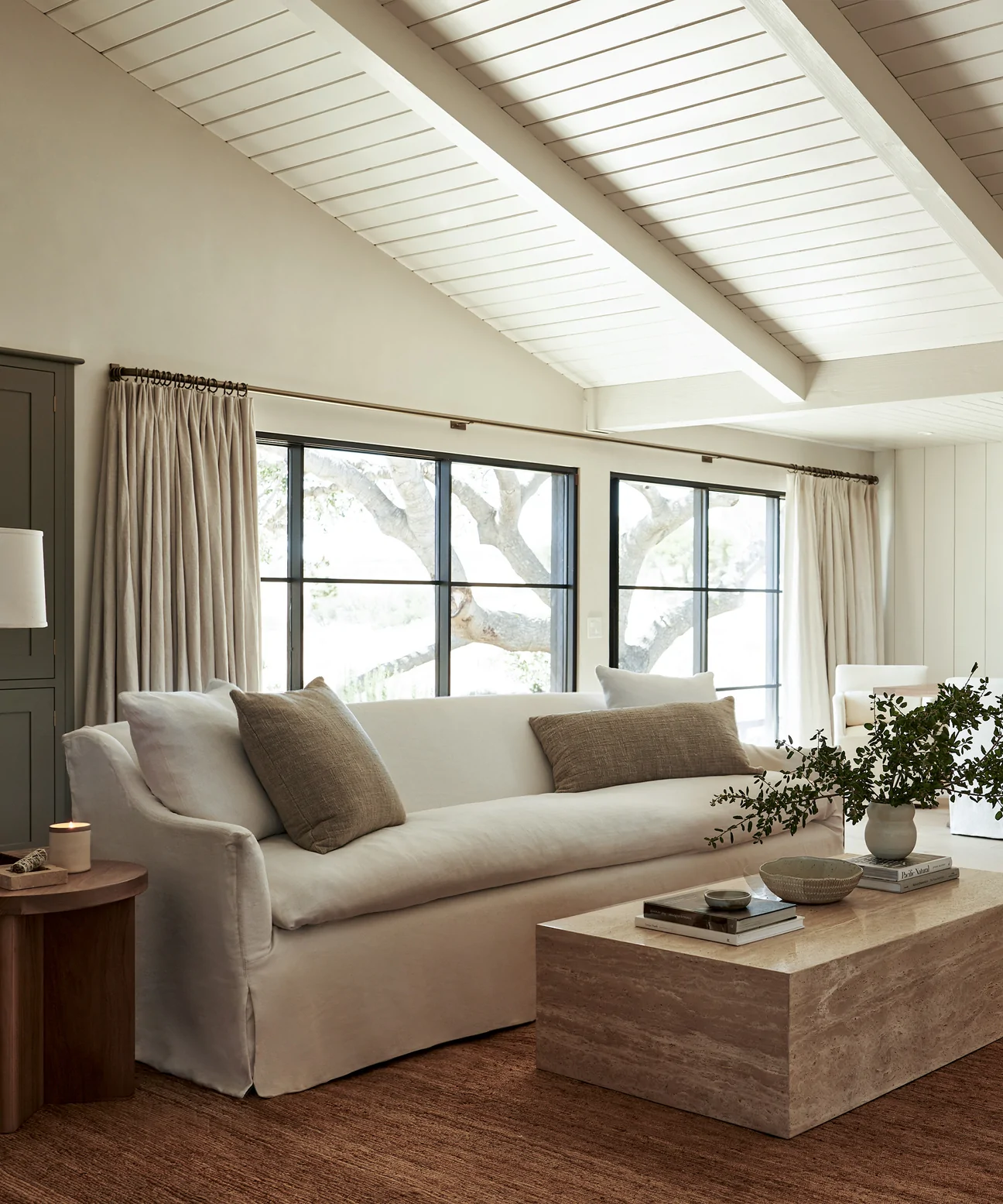 How to Choose the Right Sofa Slipcover
for Your Living Room