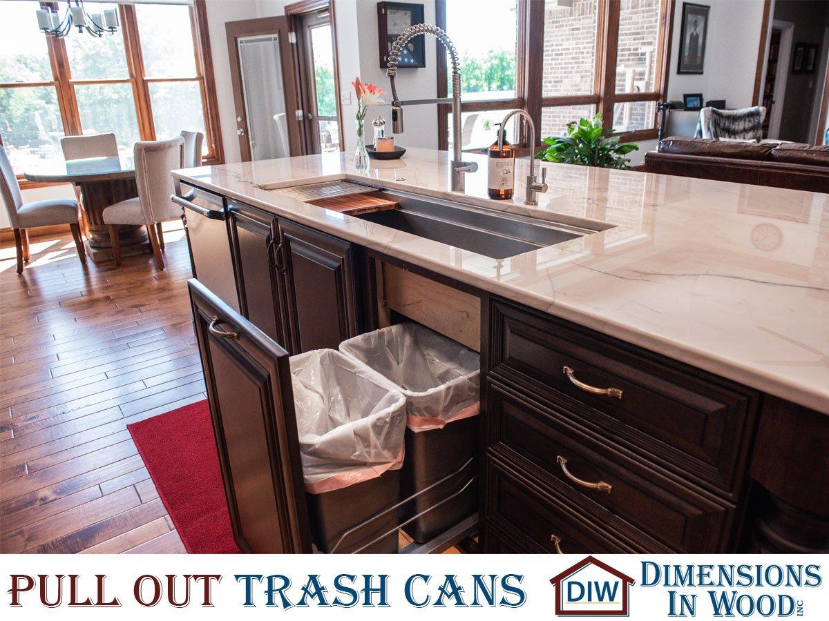 Add pull-out trash bins for ⁣an uncluttered look in your galley kitchen