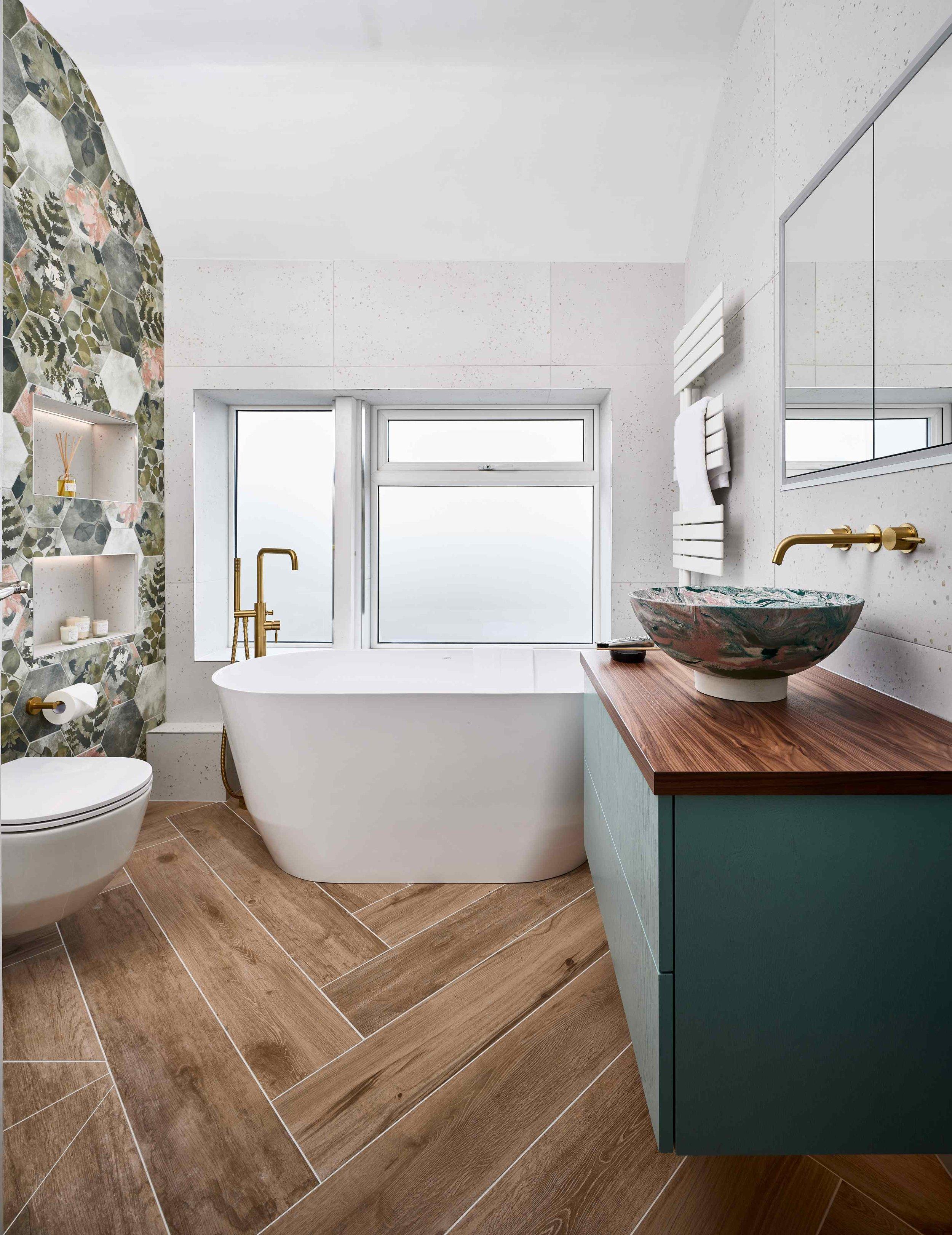 Explore compact shower⁣ designs to ⁤optimize your small bathroom space