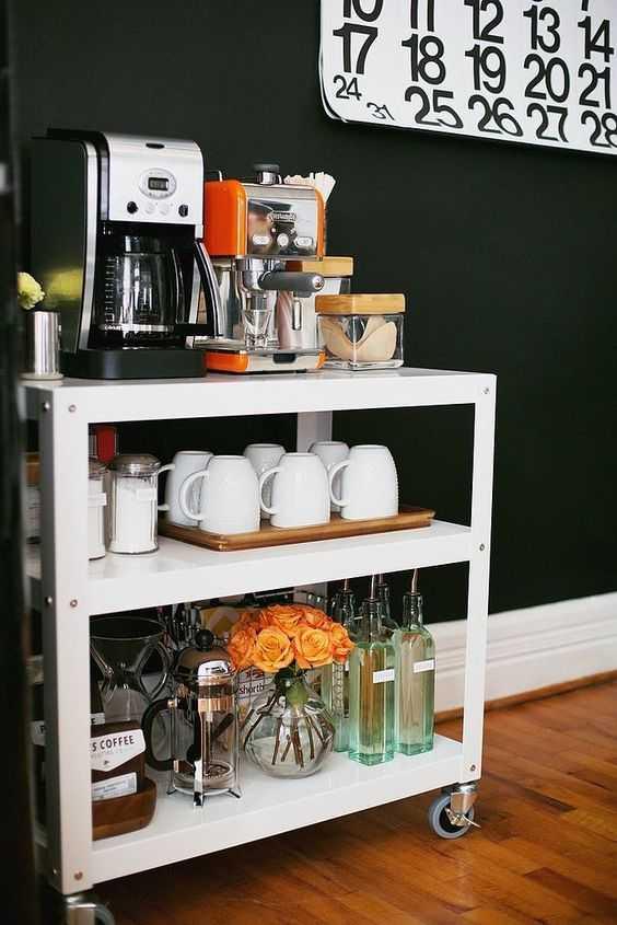 Add ⁢a coffee station for an enjoyable ‍morning experience on your ‍screened ⁣porch