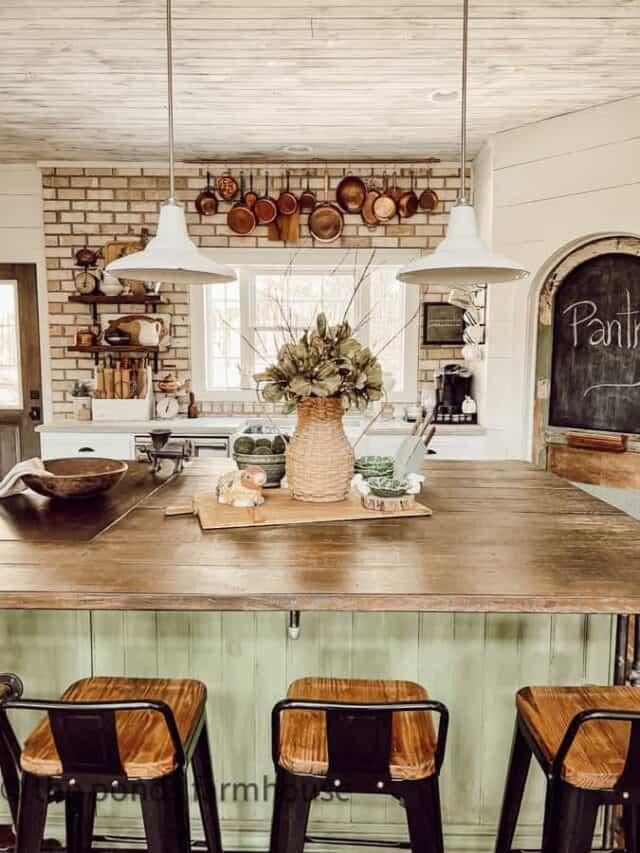 Woven baskets provide both charm and organization in your farmhouse kitchen