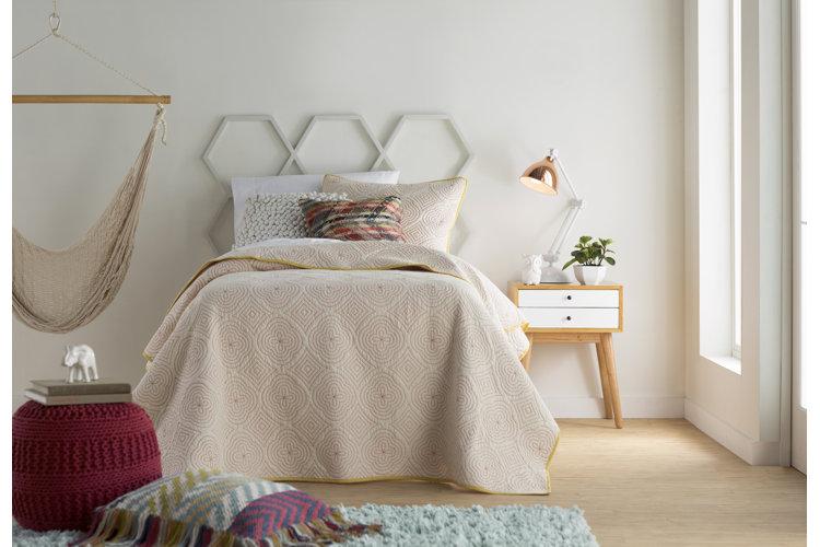 Use minimalist design for a serene vibe in ​the teen bedroom