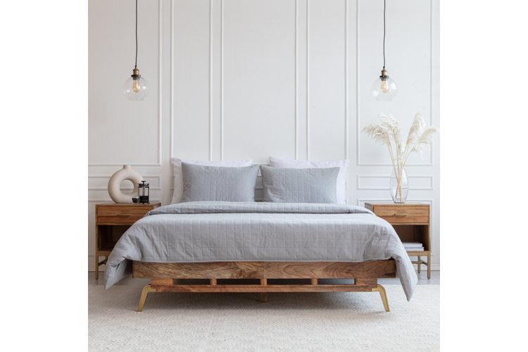 Choose⁣ low-profile⁣ furniture to maintain an ⁤open feel in your minimalist bedroom