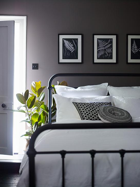 Monochrome Magic: Achieve sophistication using a single color scheme in your bedroom ⁤trend