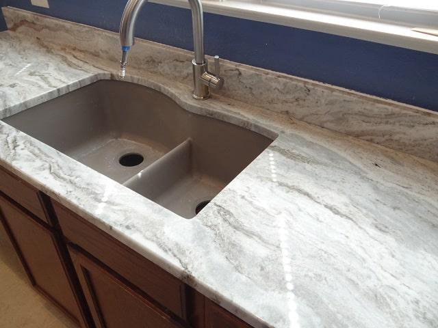 Natural stone countertops offer durability and‌ warmth, establishing ⁤a welcoming kitchen vibe