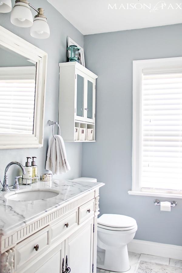 Select light colors to brighten up your⁢ narrow bathrooms atmosphere