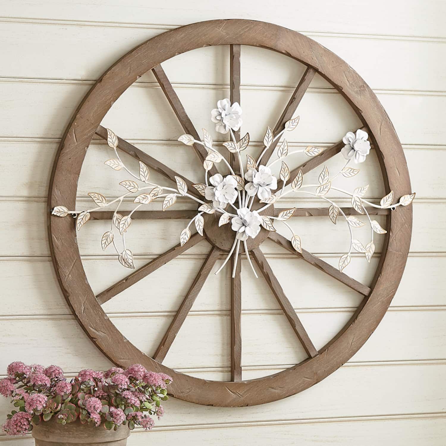 A Guide to Stylish Wagon Wheel Wall Décor