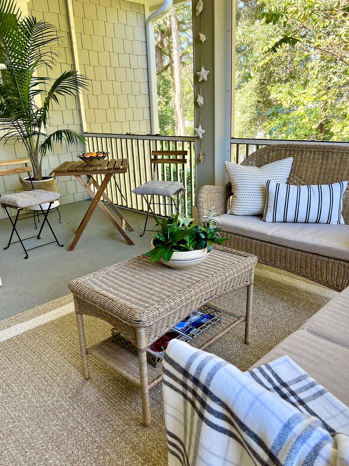 Use wicker furniture for a classic touch on your screened porch