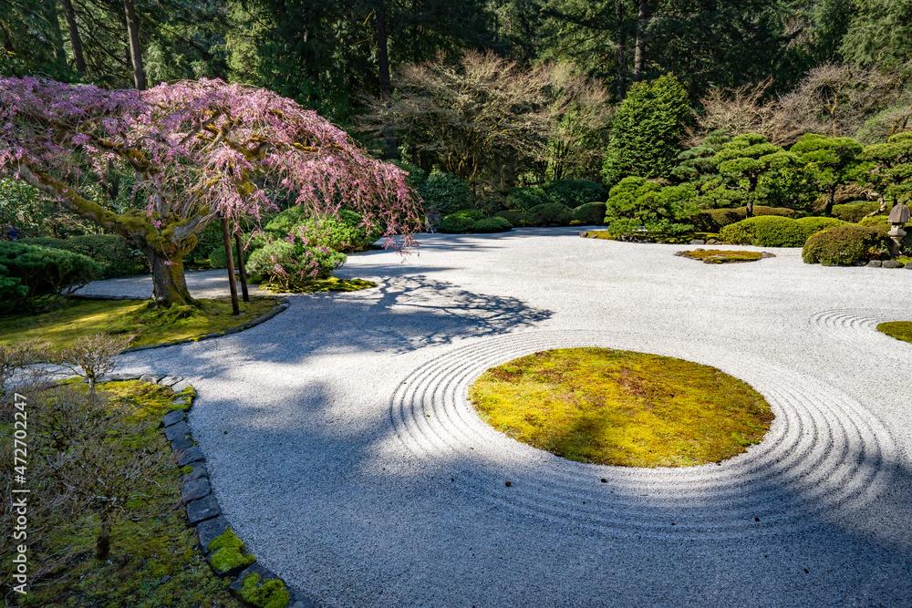 Raked gravel patterns ​evoke‌ waves, representing the flow of energy‌ in your Zen ⁢Garden