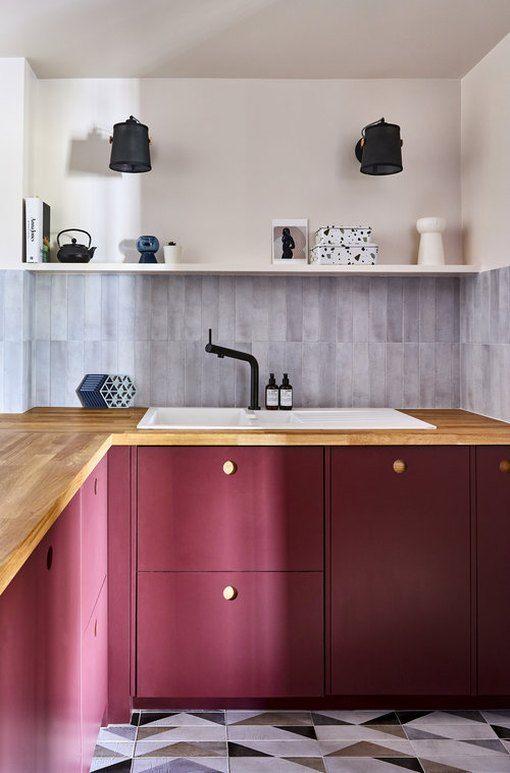 Implement ⁢bold artwork⁢ to inspire creativity in ​your burgundy kitchen