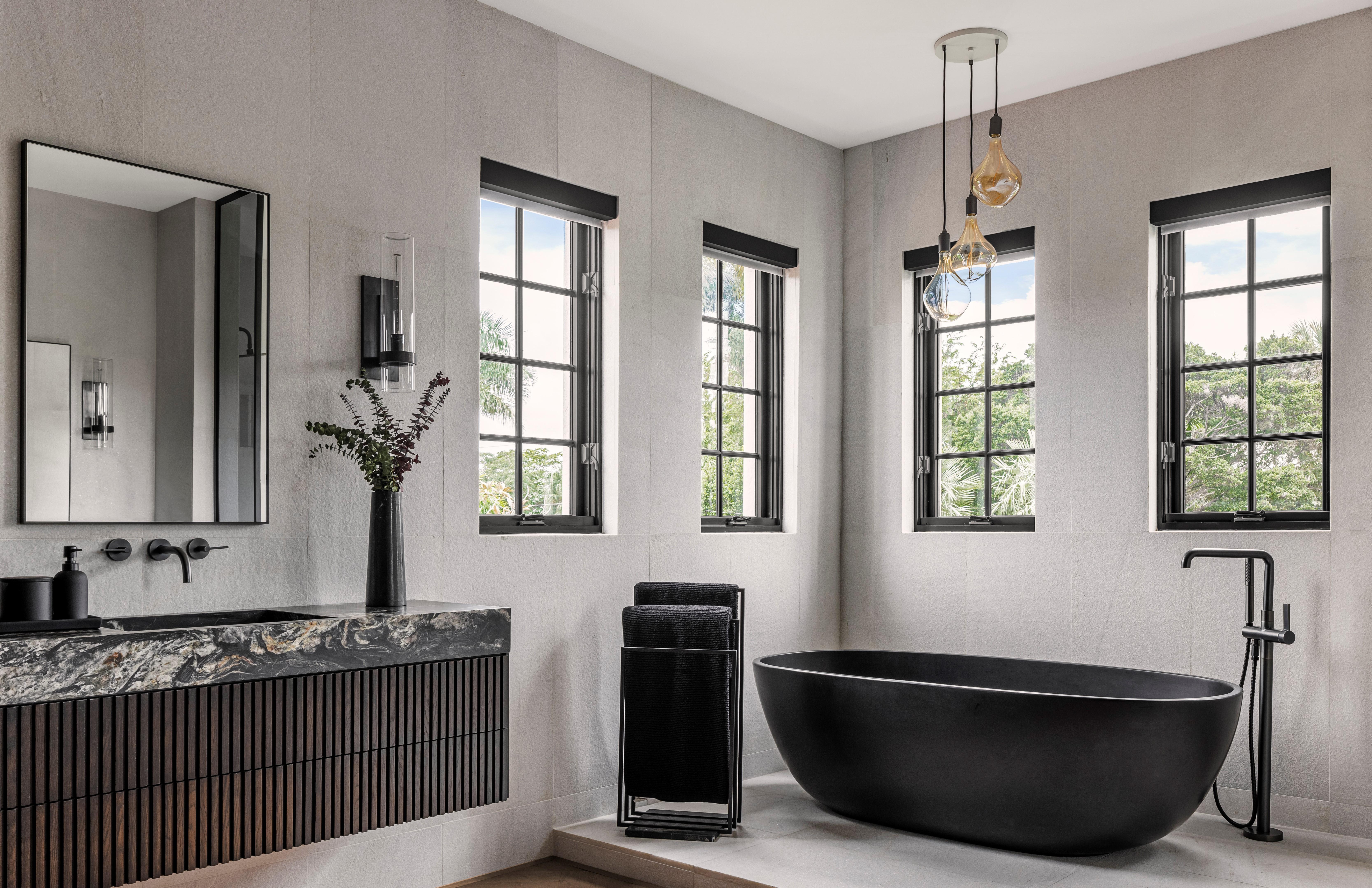 Layered ‌lighting for ​a warm, inviting atmosphere in⁢ your⁣ eclectic bathroom